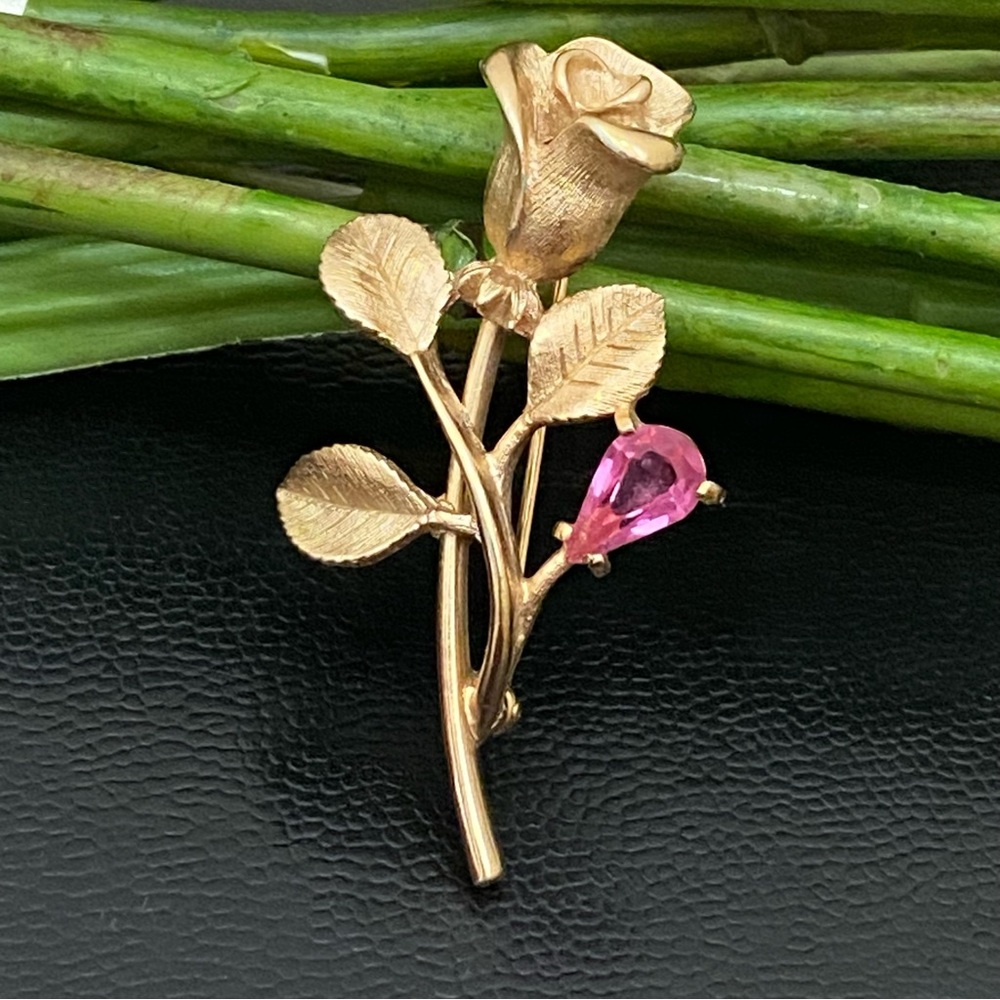 Vintage AVON Gold-tone Flower with Pink Glass Stone Brooch 9.3g